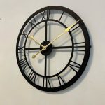 ساعت فلزی مدرن مات