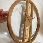 ساعت دیواری مدرن چوبی حصیردار - تصویر 2