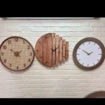 ساعت دیواری مدرن چوبی خطدار - تصویر 2